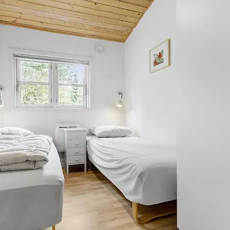 1467-aakirkeby-boesparken-8 * Vester Somarken