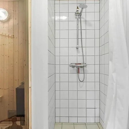 1467-aakirkeby-boesparken-8 Сasa de vacaciones Vester Somarken